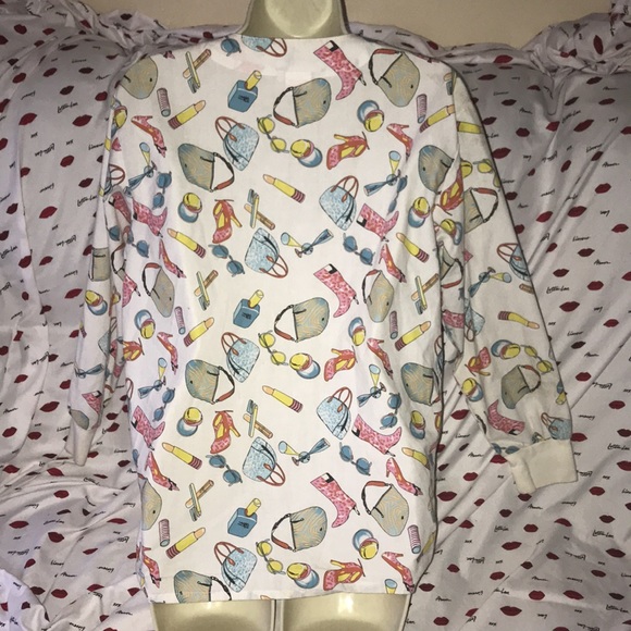 EXPO XS long sleeved scrub top top button damaged - Picture 3 of 4